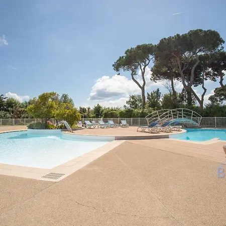 Lägenhet Magnificent 2-bedroom With Terrace Near The Sea And Golf Course