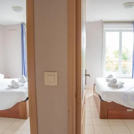 Lägenhet Magnificent 2-bedroom With Terrace Near The Sea And Golf Course