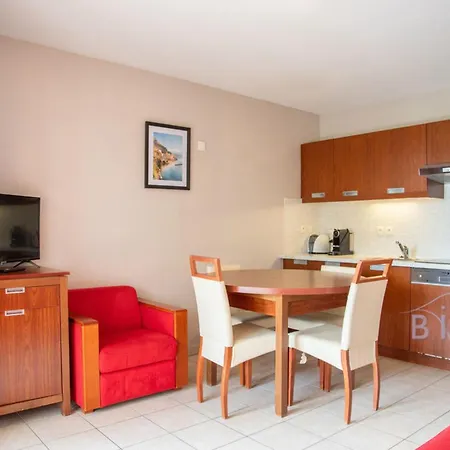 Magnificent 2-bedroom With Terrace Near The Sea And Golf Course Lägenhet *