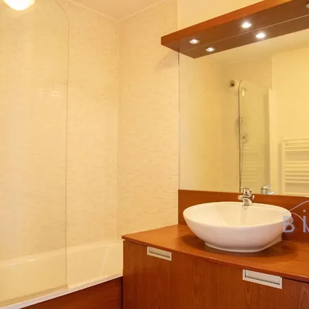 Lägenhet Magnificent 2-bedroom With Terrace Near The Sea And Golf Course *