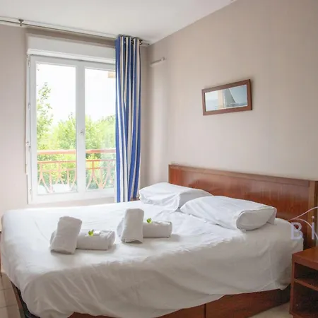 Magnificent 2-bedroom With Terrace Near The Sea And Golf Course *