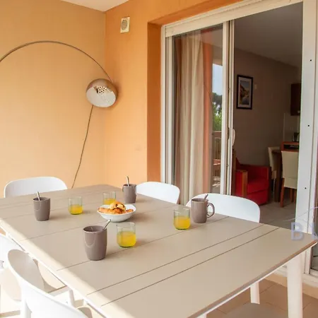 Lägenhet Magnificent 2-bedroom With Terrace Near The Sea And Golf Course *