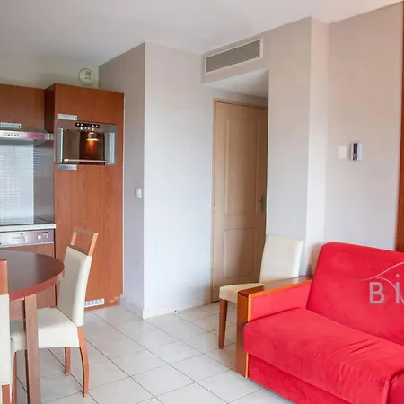 Апартаменты Magnificent 2-bedroom With Terrace Near The Sea And Golf Course *