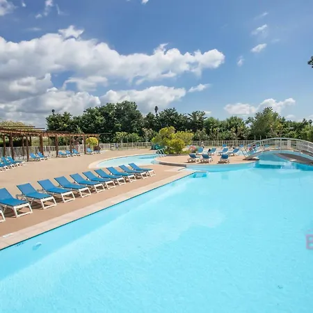 Magnificent 2-bedroom With Terrace Near The Sea And Golf Course * Мандельё-ла-Напуль