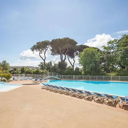 Апартаменты Magnificent 2-bedroom With Terrace Near The Sea And Golf Course Мандельё-ла-Напуль