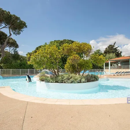 Magnificent 2-bedroom With Terrace Near The Sea And Golf Course Мандельё-ла-Напуль
