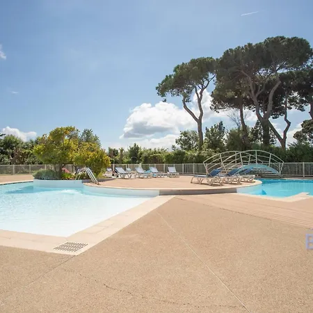 Апартаменты Magnificent 2-bedroom With Terrace Near The Sea And Golf Course *